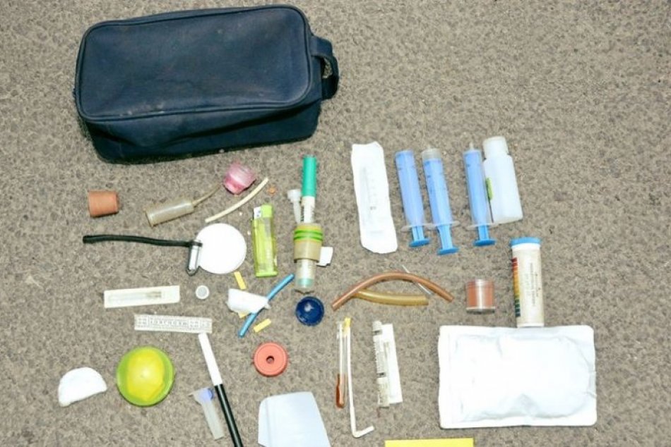 V OBRAZOCH: Čo všetko zaistili policajti pri prehliadkach priestorov vo Zvolene?