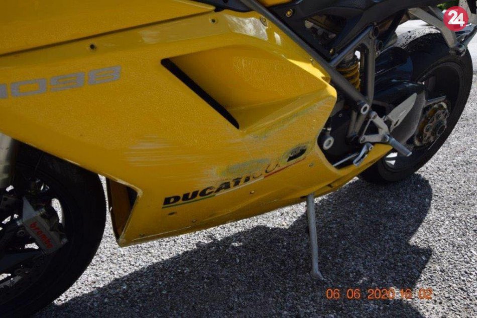 V OBRAZOCH: Mladý motorkár havaroval na Šturci. Zábery z miesta nehody