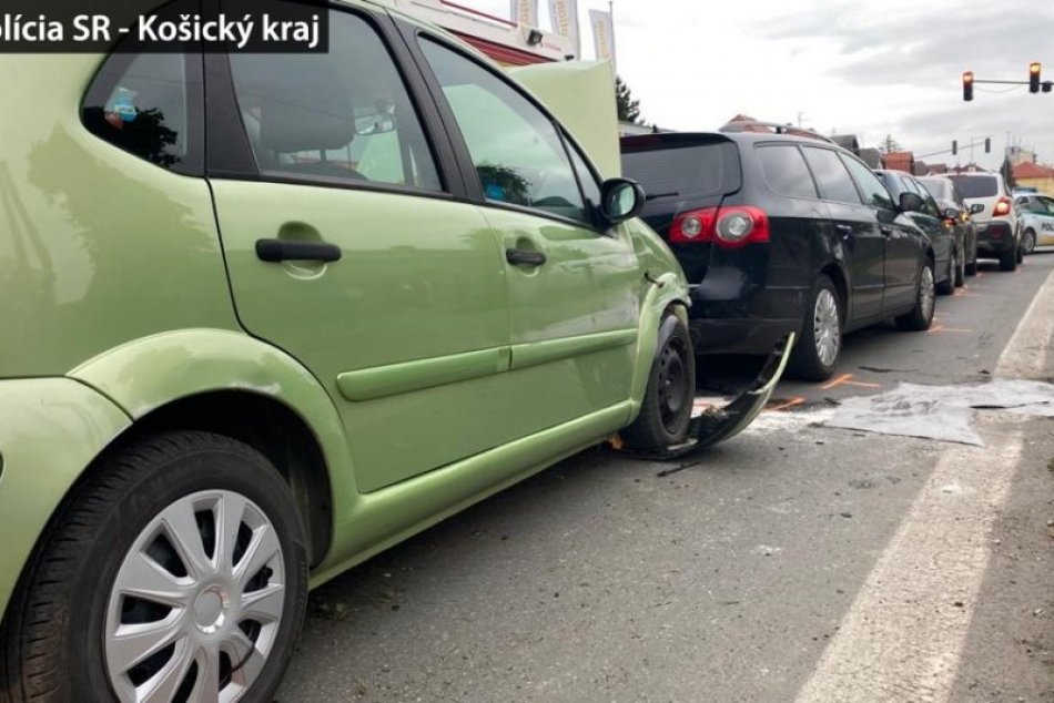 OBRAZOM z reťazovej dopravnej nehody v Spišskej Novej Vsi