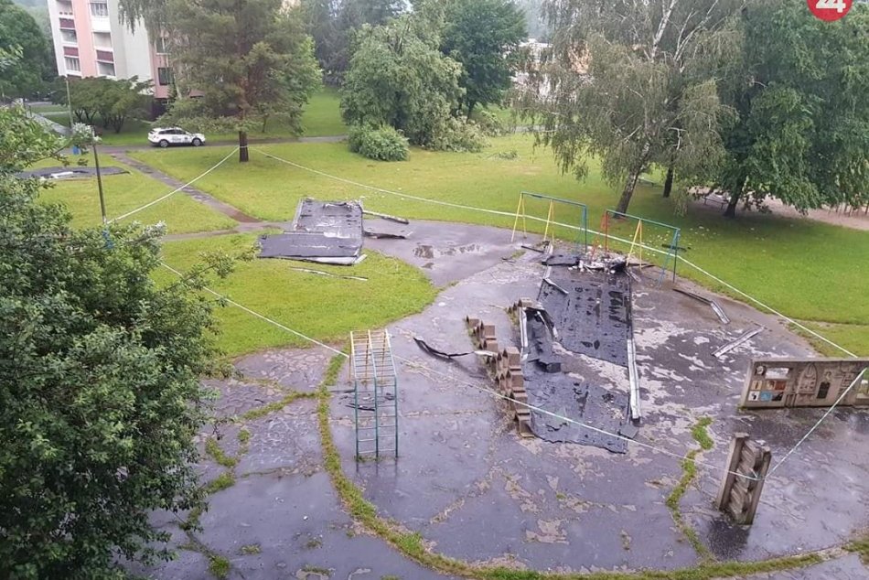 Východ Slovenska zasiahli silné búrky