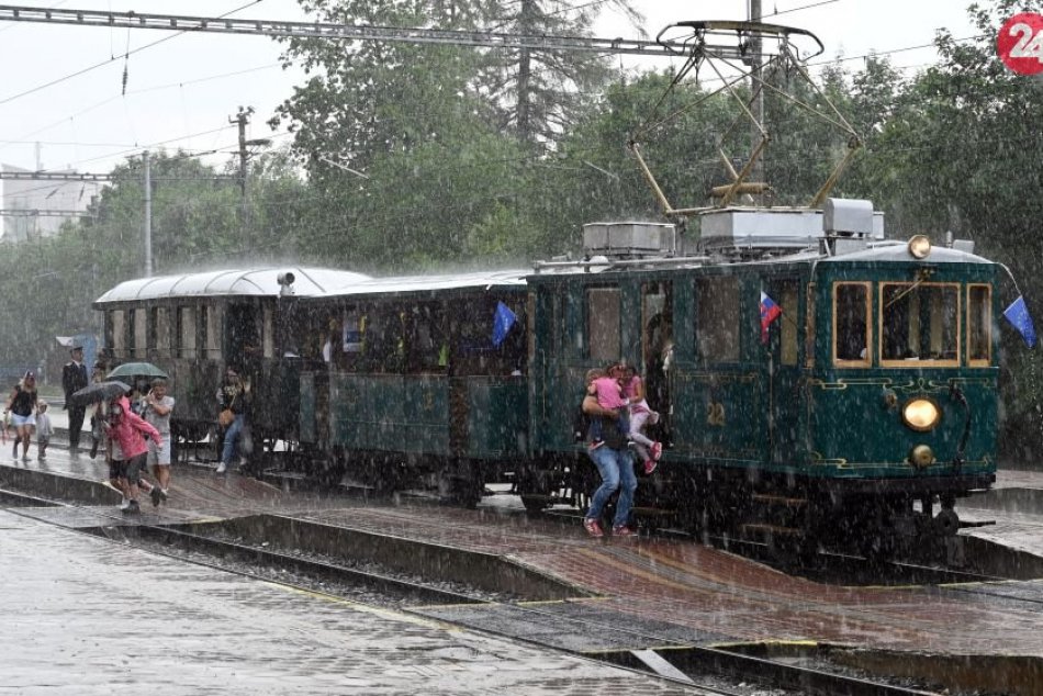 Jazda historických električiek otvorila sezónu vo Vysokých Tatrách