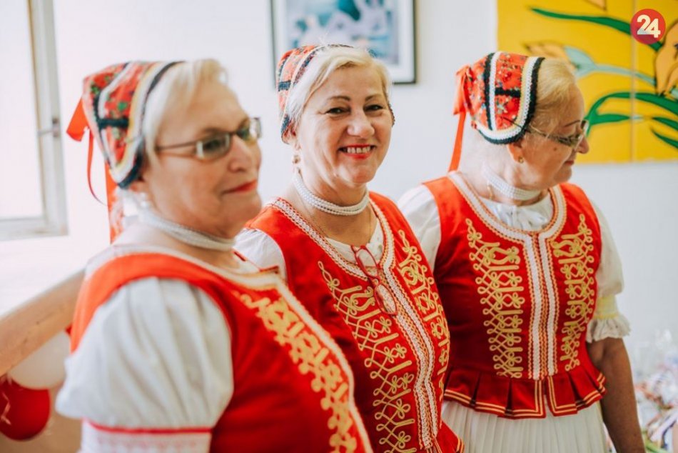 FOTO: V humenskej nemocnici si darcovia krvi zatancovali na ľudovú nôtu