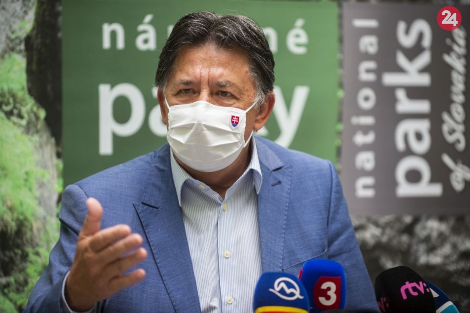Minister ŽP SR Ján Budaj počas tlačovky na tému Zonácia národných parkov