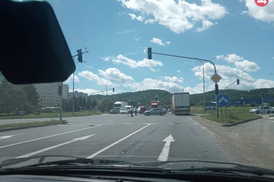 V OBRAZOCH: Zábery z nehody vo Zvolene, zasahovali všetky záchranné zložky