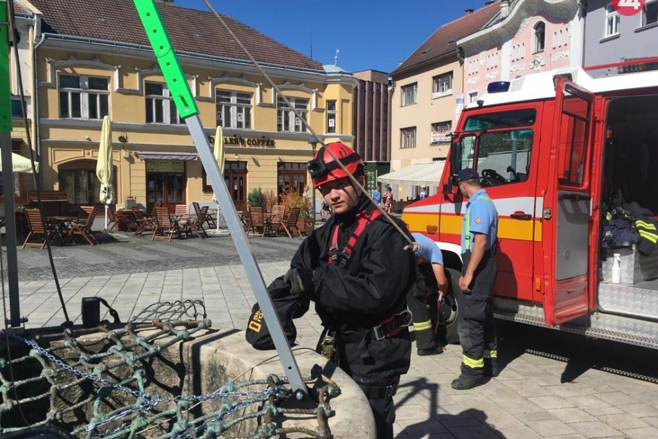 FOTO: Lezecké cvičenie trenčianskych hasičov na Štúrovom námestí