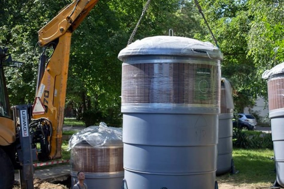 Na Chrenovej pribudli nové polopodzemné kontajnery, FOTO