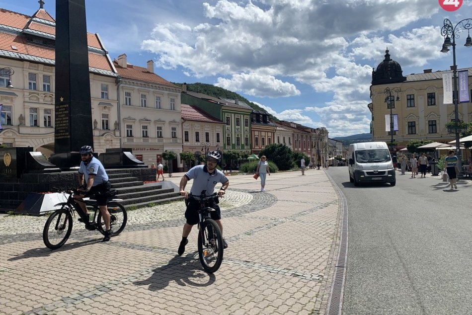 V OBRAZOCH: Cyklista a motoristi sa učili, ako sa má jazdiť na námestí
