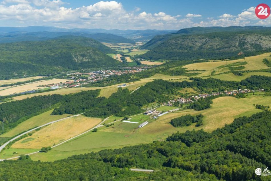 Obrazom: Rožňava a okolie z neba