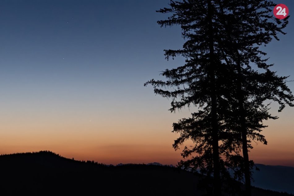 V OBRAZOCH: Takto neďaleko Bystrice zachytili letiacu kométu