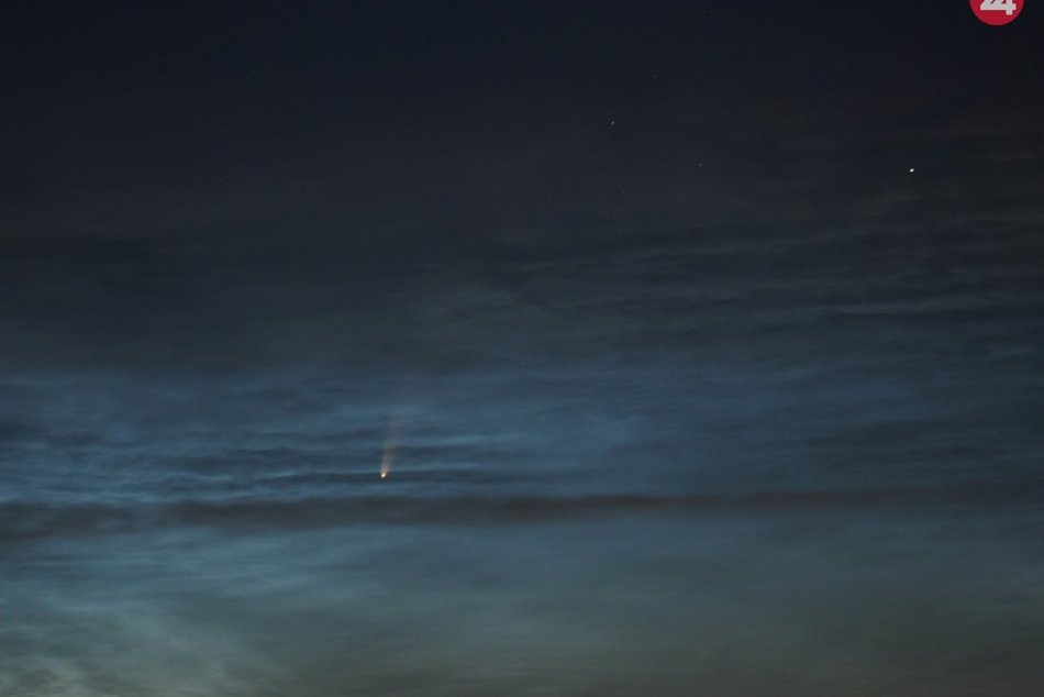 Nádherný úlovok: Astronóm Juraj zachytil žiarivú kométu nad Nitrou, FOTO