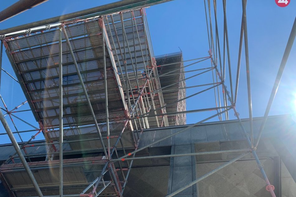 Dominanta Bratislavy sa začala rekonštruovať