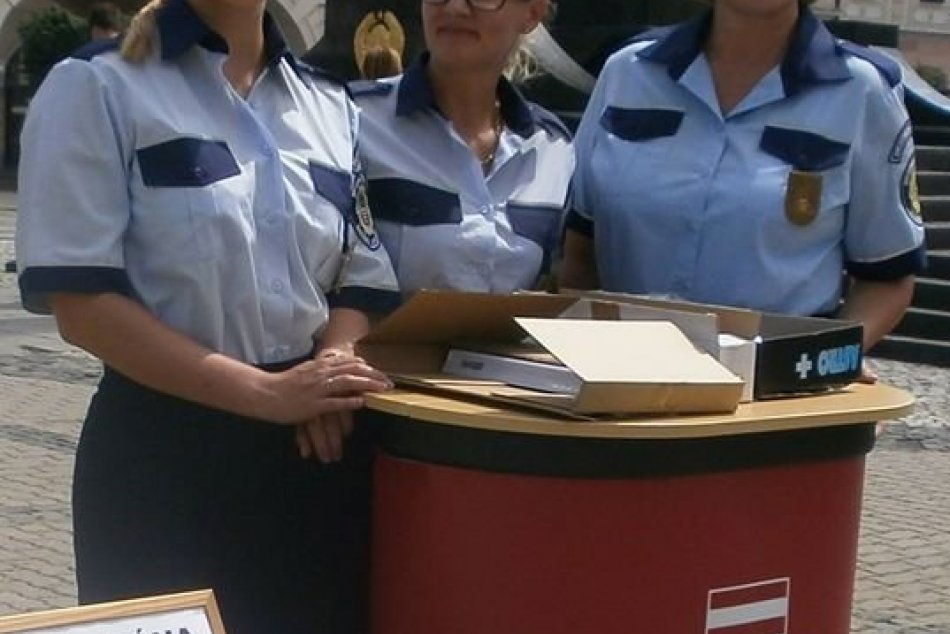 V OBRAZOCH: Preventívna akcia mestských policajtov na pešej zóne v Bystrici