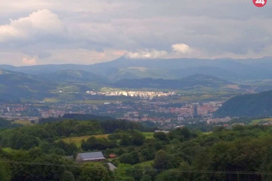 V OBRAZOCH: Slnečné lúče rozžiarili Sásovú