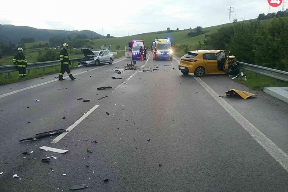 V OBRAZOCH: Dopravná nehoda troch vozidiel pri Brusne