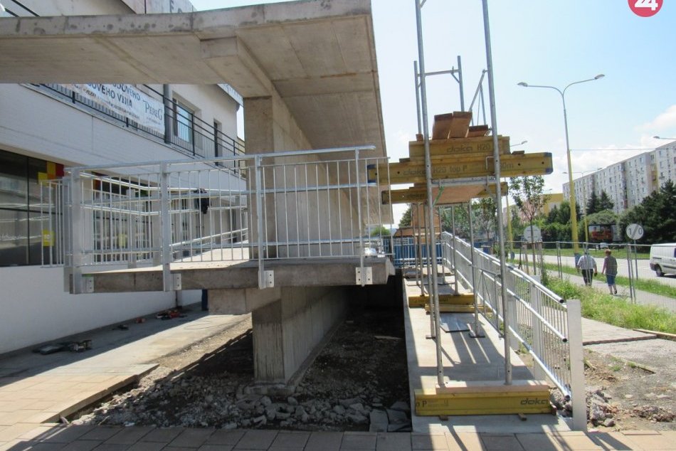 Obrazom: Výstavba novej bezbariérovej rampy na sídlisku Šváby