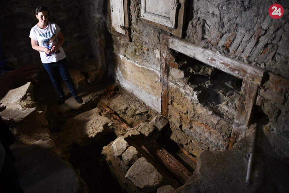 OBRAZOM: Objav najstaršieho osídlenia na námestí v meste Spišské Vlachy