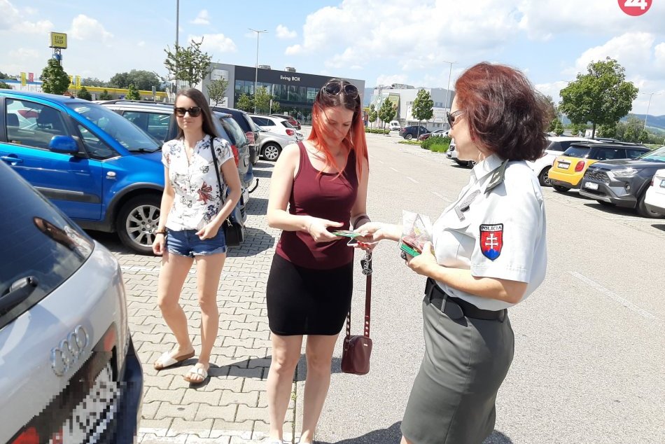 FOTO: Polícia v našom kraji sa zapojila do kampane Nezabudni na mňa v aute