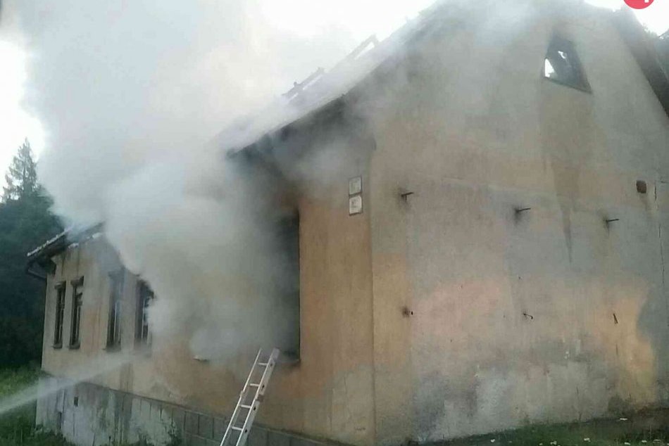 OBRAZOM: V Handlovej horel opustený dom