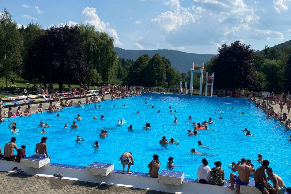 Obrazom: Kupko v Rožňave počas víkendu praskalo vo švíkoch