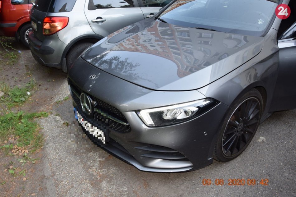 V OBRAZOCH: Opitý mladík pod vplyvom drog ušiel z miesta nehody