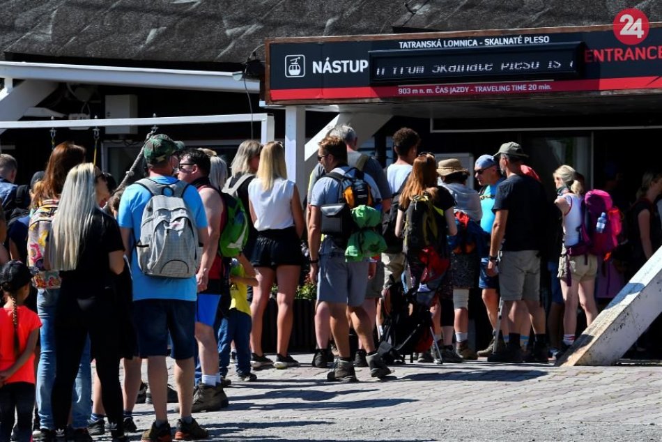 Tatry pod náporom turistov: Padol nový rekord