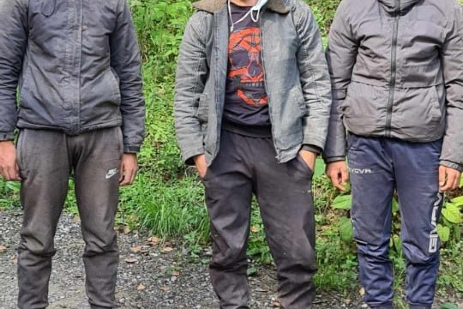 Neďaleko Starých Hôr sa pohybovali traja muži: Ide o migrantov?