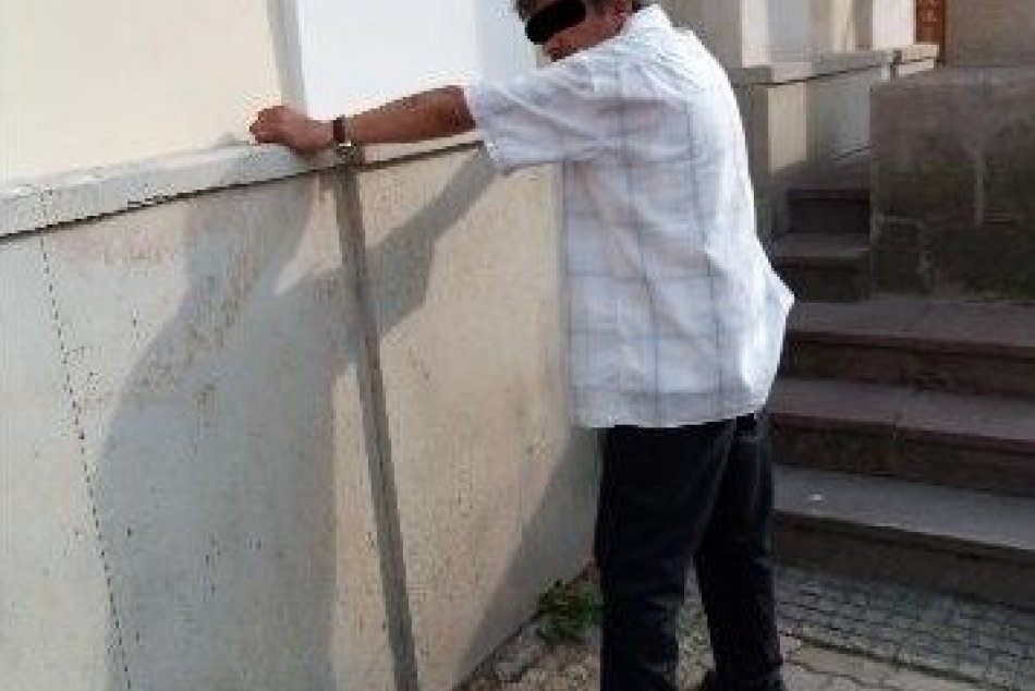 V OBRAZOCH: Muž so zbraňou na Námestí SNP