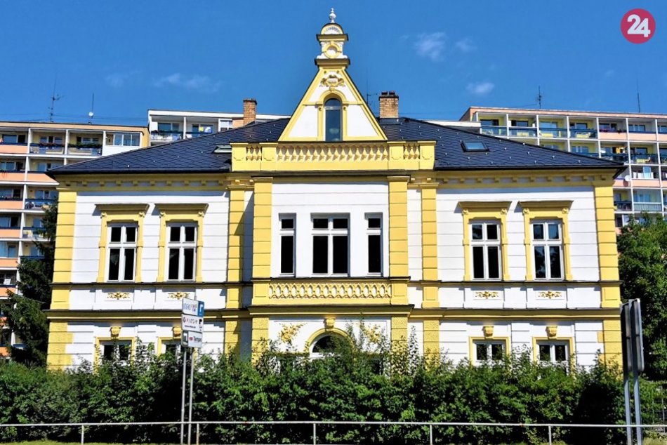 OBRAZOM: Vynovená Považská knižnica z exteriéru aj interiéru