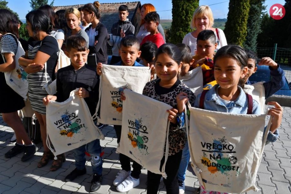 Ministerská návšteva v škole v Bystranoch