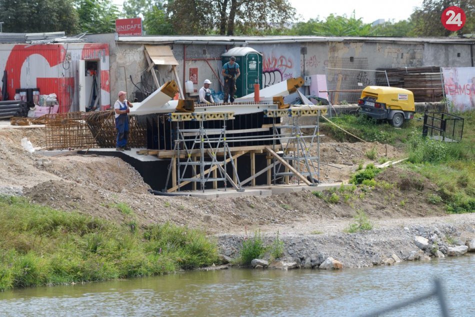 Výstavba cyklolávky ponad rieku