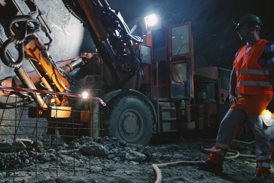 Obrazom: Návšteva ministra dopravy v tuneli Bikoš