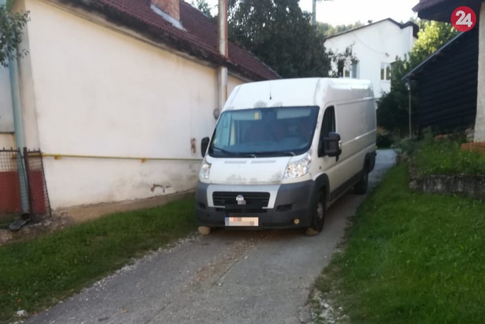 FOTO: Mal takmer 3 promile, ale pred policajtmi z Trenčína sa v uličke neschoval