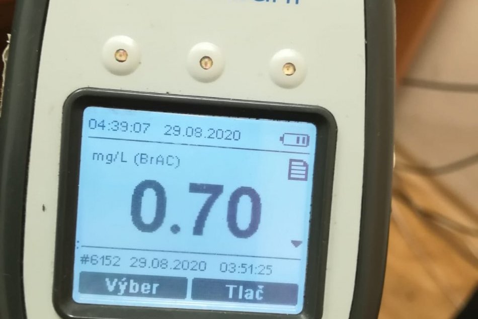 FOTO: Policajti z Trenčína namerali vodičke takmer 1,5 promile alkoholu