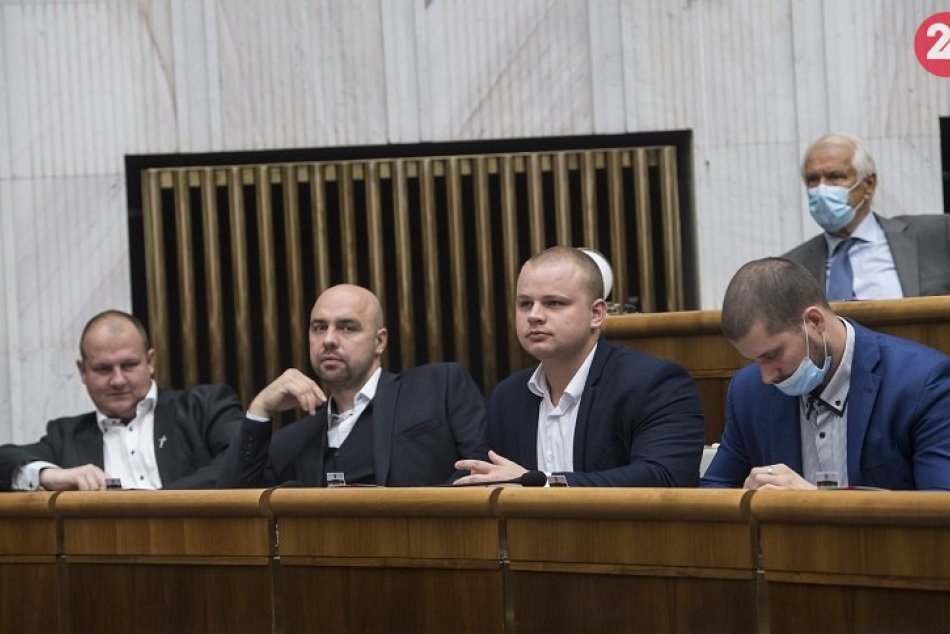 Poslanci si v pléne Národnej rady SR odmietli nasadiť rúška