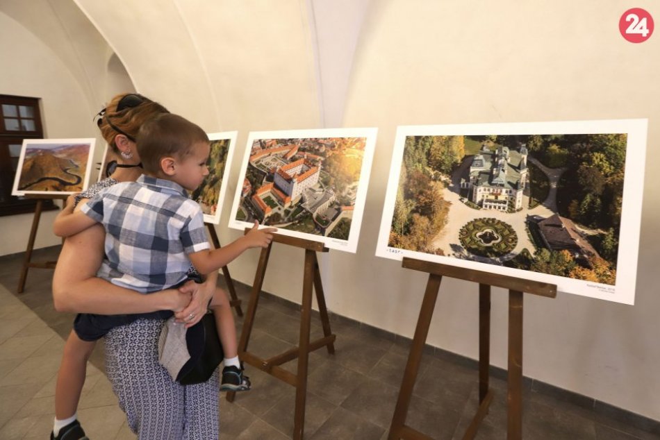 V OBRAZOCH: Výstava Rodinné striebro v Banskej Bystrici