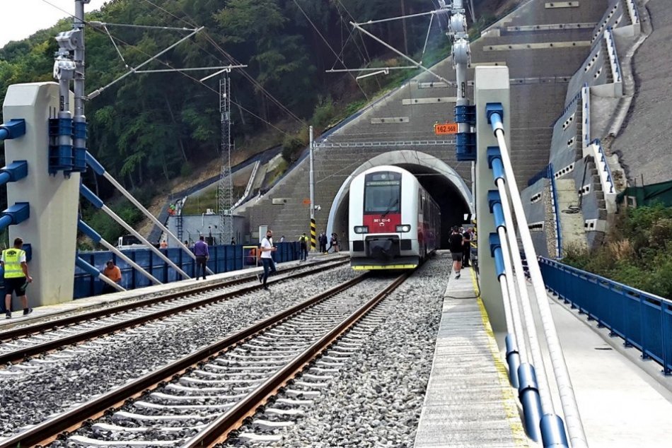 OBRAZOM: Nová železničná trať na trase Považská Bystrica - Púchov