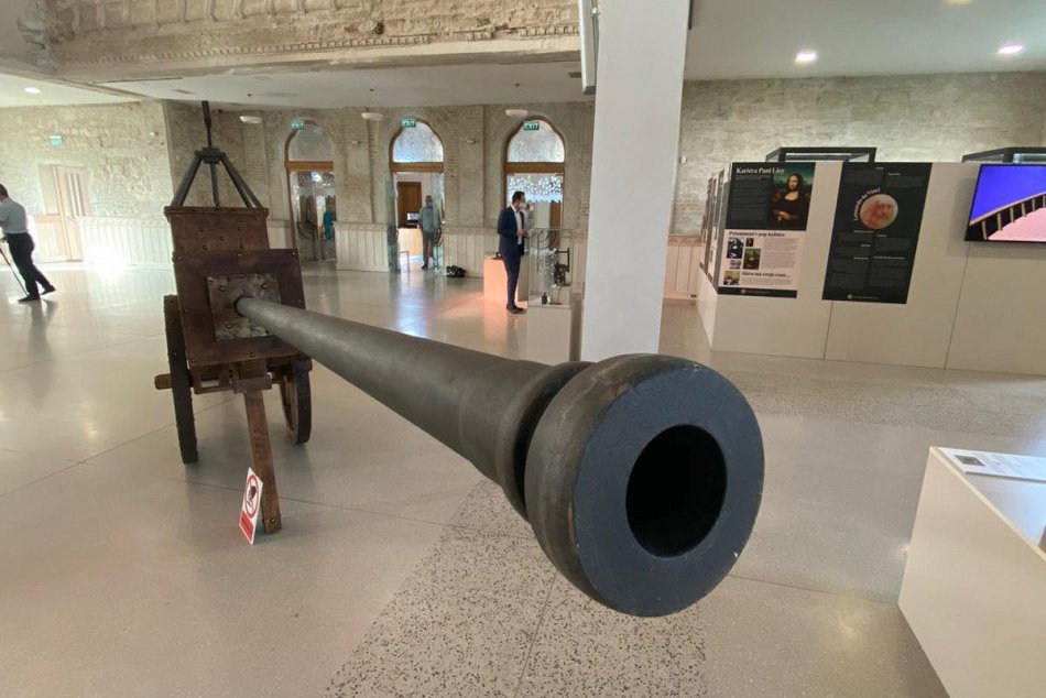 V OBRAZOCH: Unikátne stroje Leonarda da Vinci v lučeneckej Synagóge