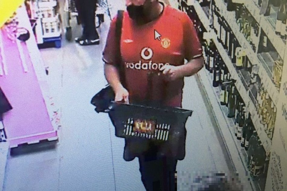 Polícia hľadá tohto muža z bystrických potravín