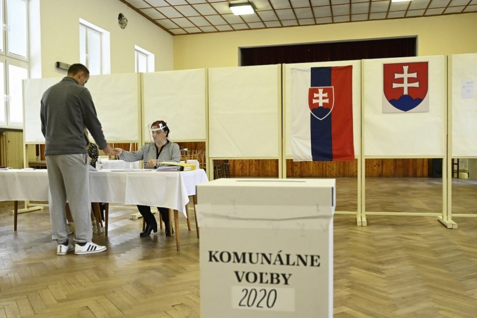 OBRAZOM: Doplňujúce voľby vo Veľkej Hradnej