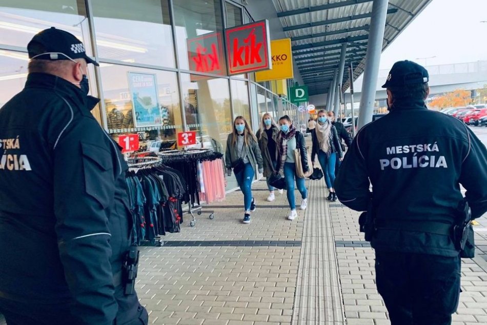 V OBRAZOCH: Mestská polícia kontroluje dodržiavanie opatrení