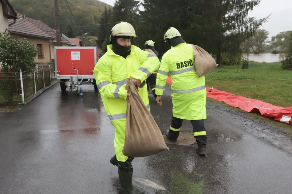 V OBRAZOCH: Situácia vo Zvolenskej Slatine počas dlhotrvajúceho dažďa