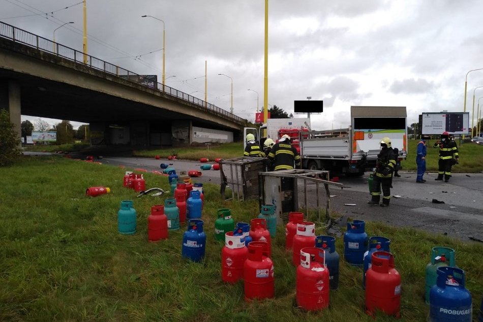 Obrazom: V Ľuboticiach došlo k dopravnej nehode dvoch áut