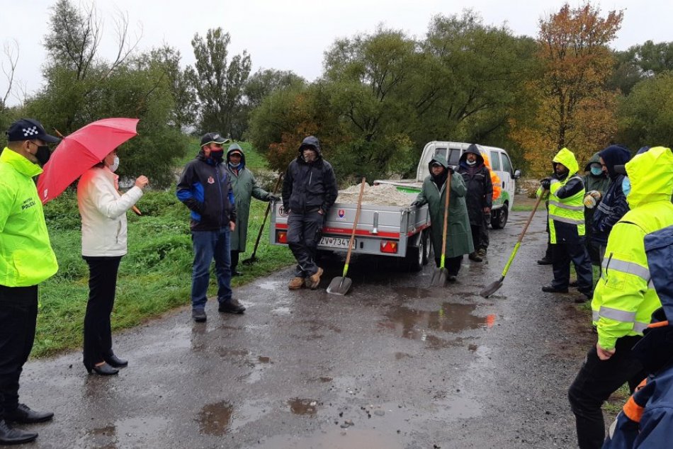 V OBRAZOCH: Hron sa vylieva aj vo Zvolene