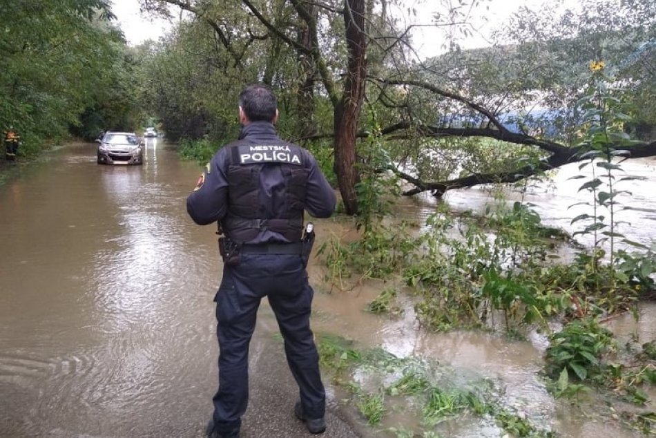 V OBRAZOCH: Zaplavená cesta pod Pustým hradom