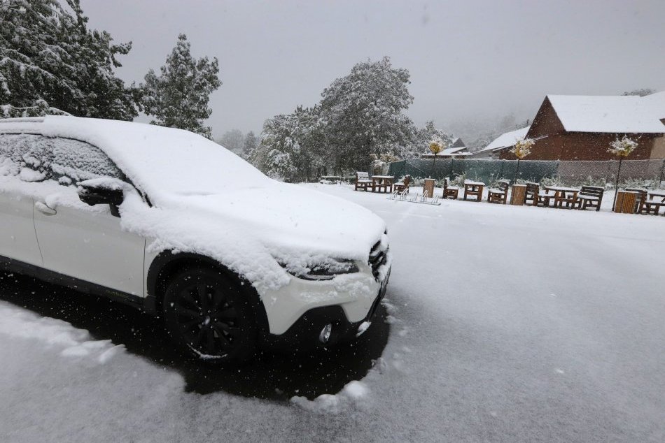 V OBRAZOCH: Prvý sneh v Bystrickom okrese