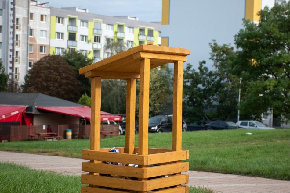 Obyvatelia sa tešia z krajšieho vnútrobloku: Pribudli stromy aj nové lavičky