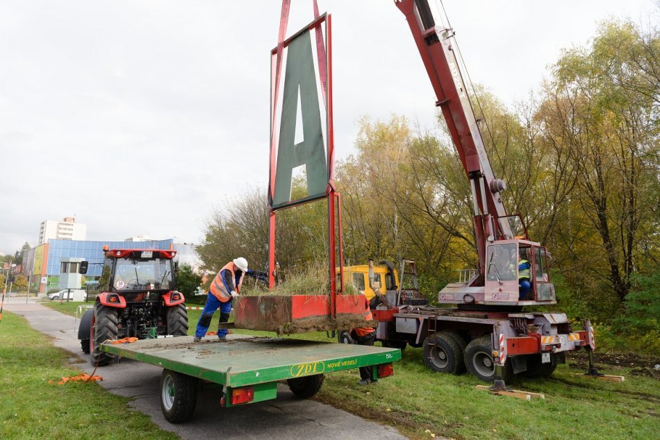 Historický nápis Agrokomplex už odstránili: Nájdu mu nové miesto, FOTO