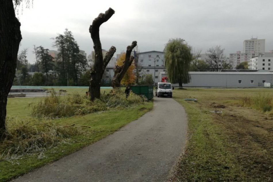 V OBRAZOCH: Jesenné prípravy bežkárskeho okruhu na kúpalisku