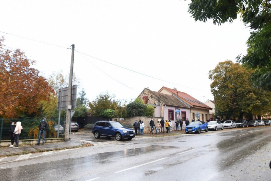 V OBRAZOCH: Zábery z plošného testovania v Trnave