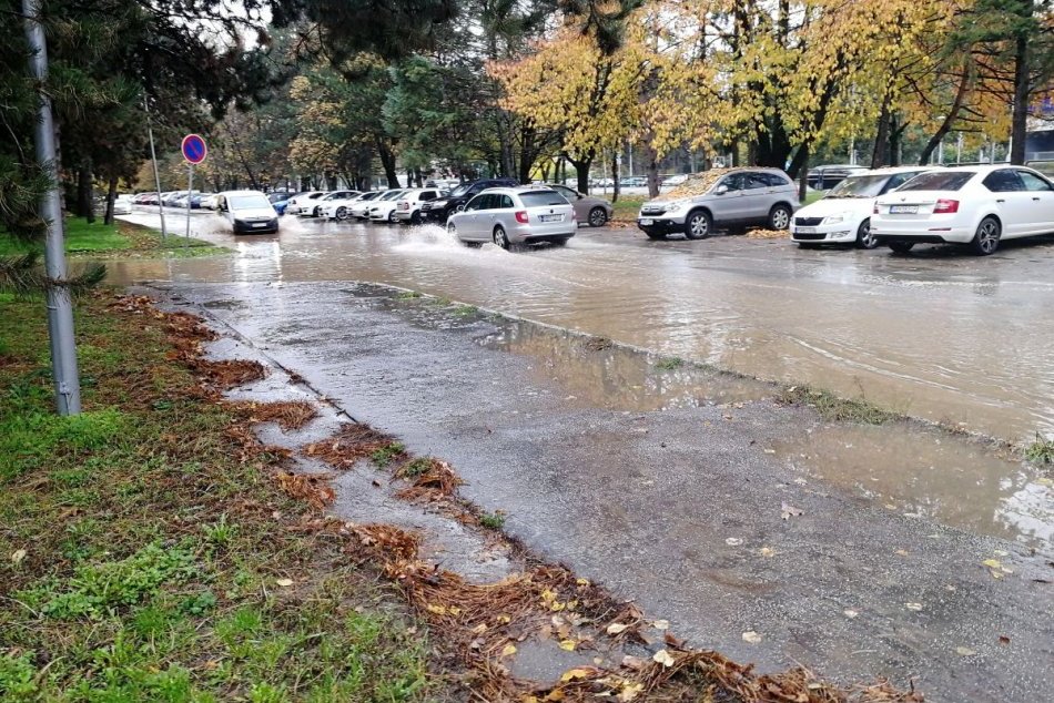 Ulicu pred Progresom zaliala voda